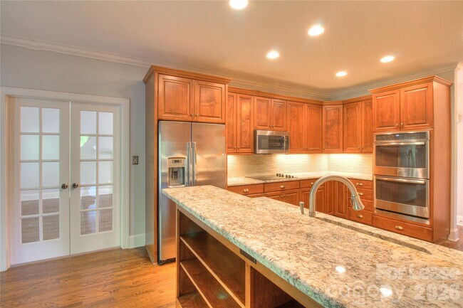 Building Photo - 1217 Weddington Hills Dr