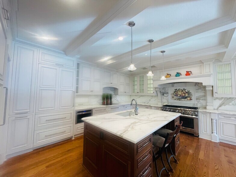 Building Photo - 200 Iris Way