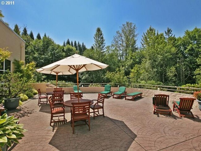 Building Photo - 2 Bedroom Quintet Condo off West Burnside ...