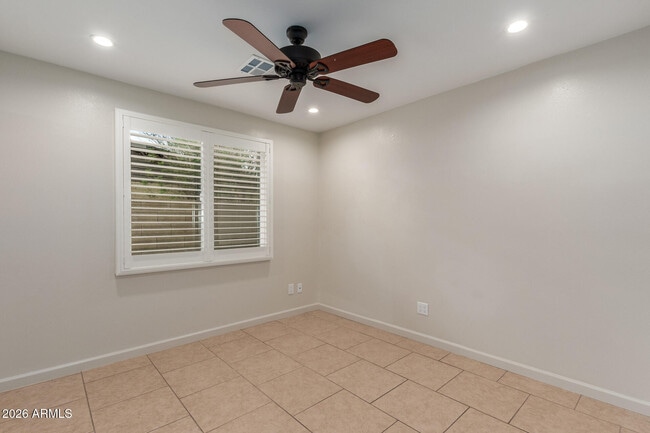 Building Photo - 1628 E Del Rio Dr