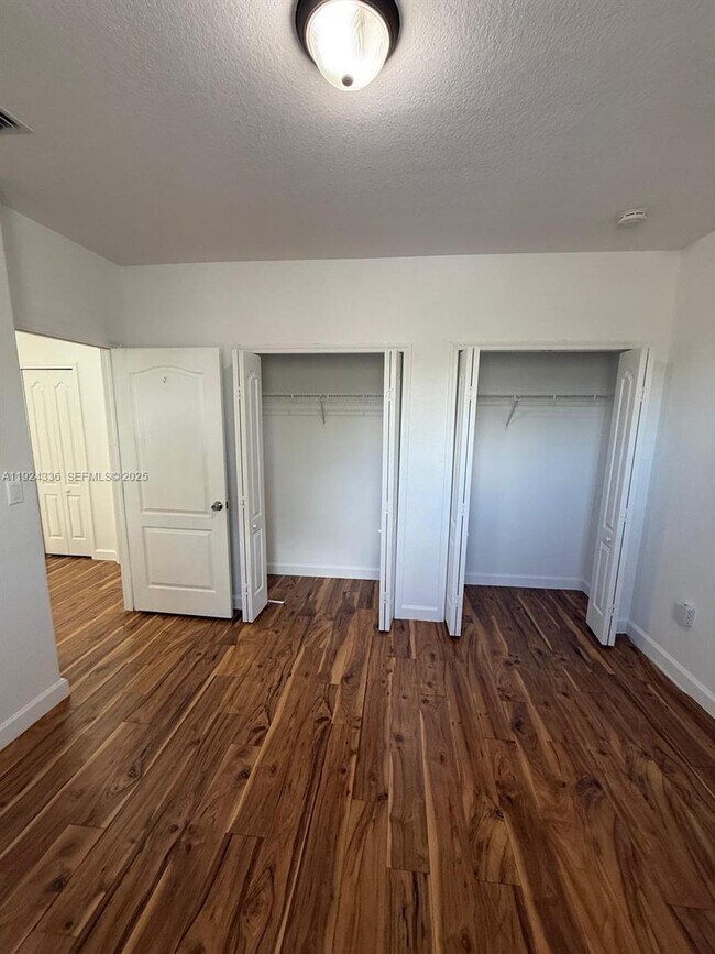 Building Photo - 5543 NW 112th Pl