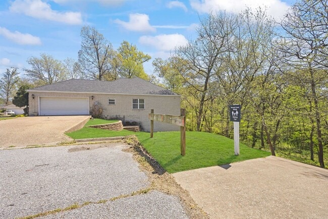 Building Photo - Spacious 3-Bedroom, 2.5 Bathroom Home in Woods Creek - Prime Bentonville Location