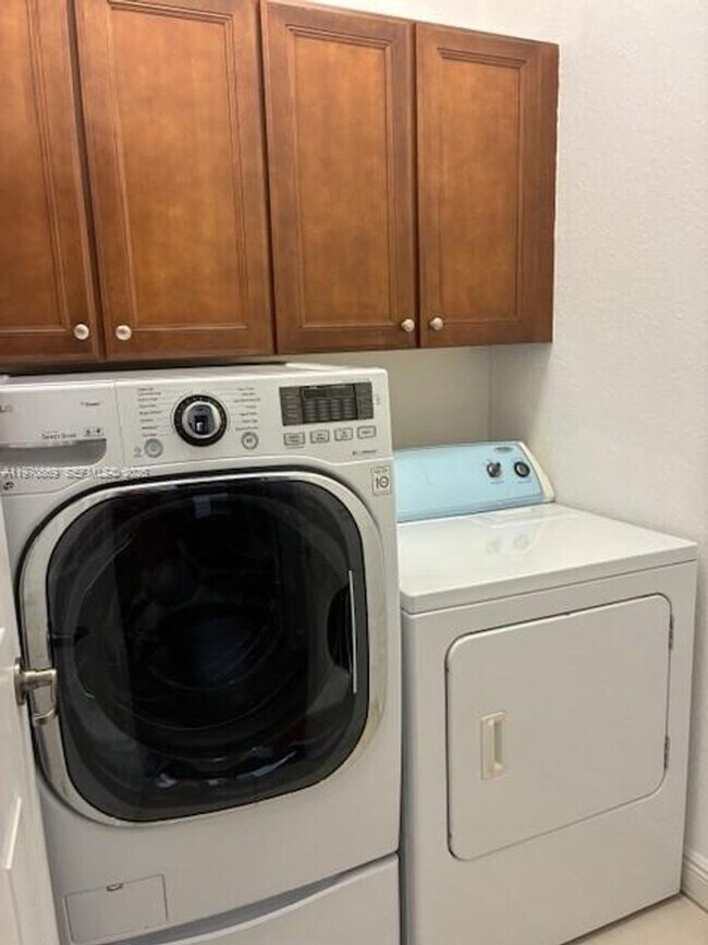 Building Photo - 8848 NW 101st Pl