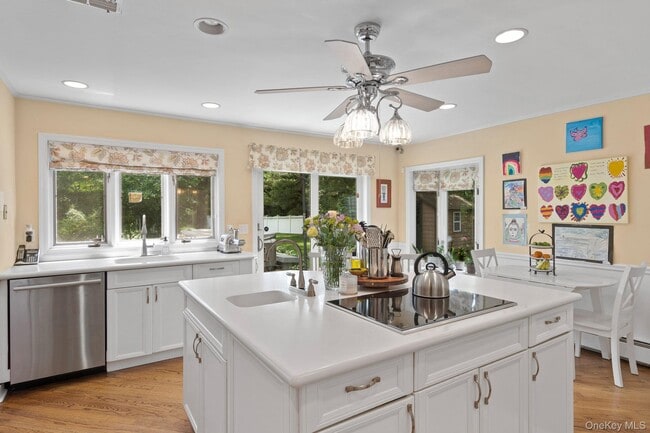 Building Photo - 342 Woodbury Rd