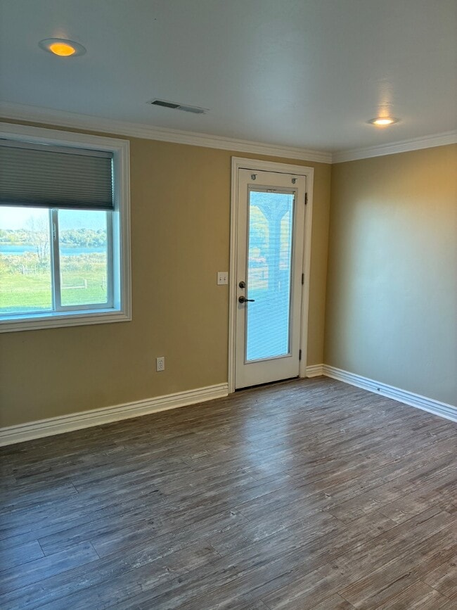 Building Photo - 384 E Hwy 81