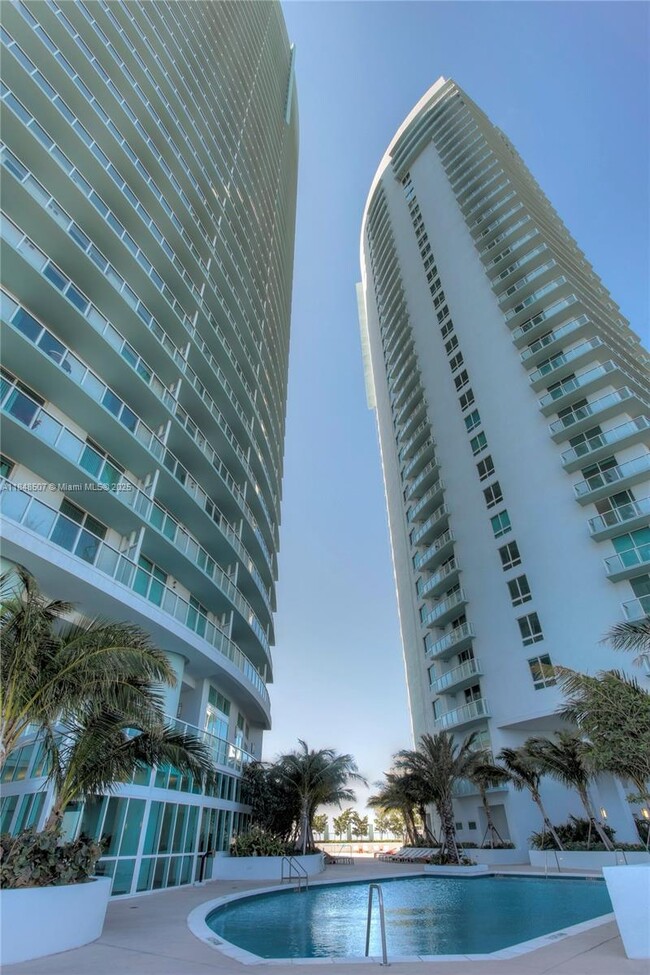 Building Photo - 1900 N Bayshore Dr