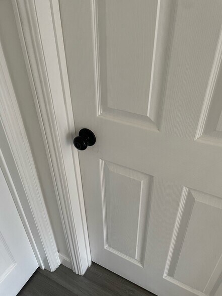 Building Photo - 265 E 69th Way