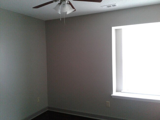 Building Photo - 211 Teakwood