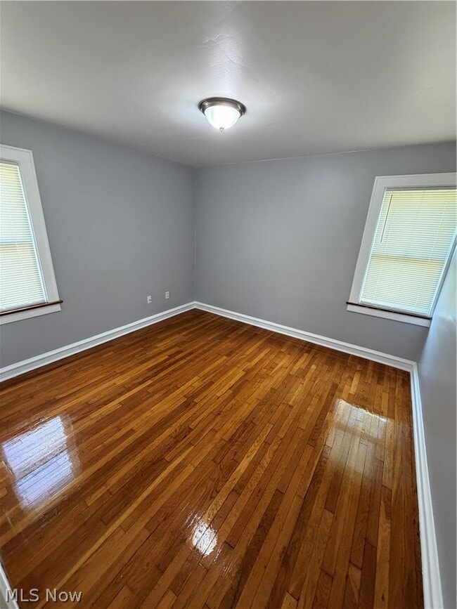 Building Photo - 52 Meadowbrook Ave