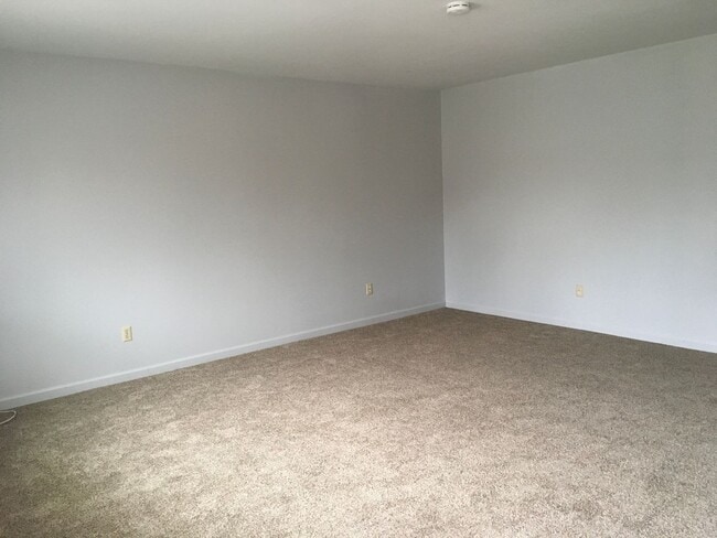 Building Photo - South Redding 3 Bedroom Home