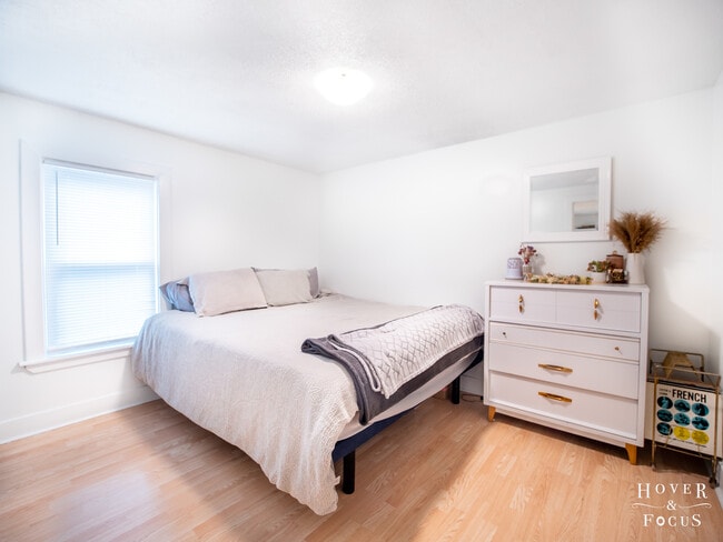 Building Photo - 1511 N Green St