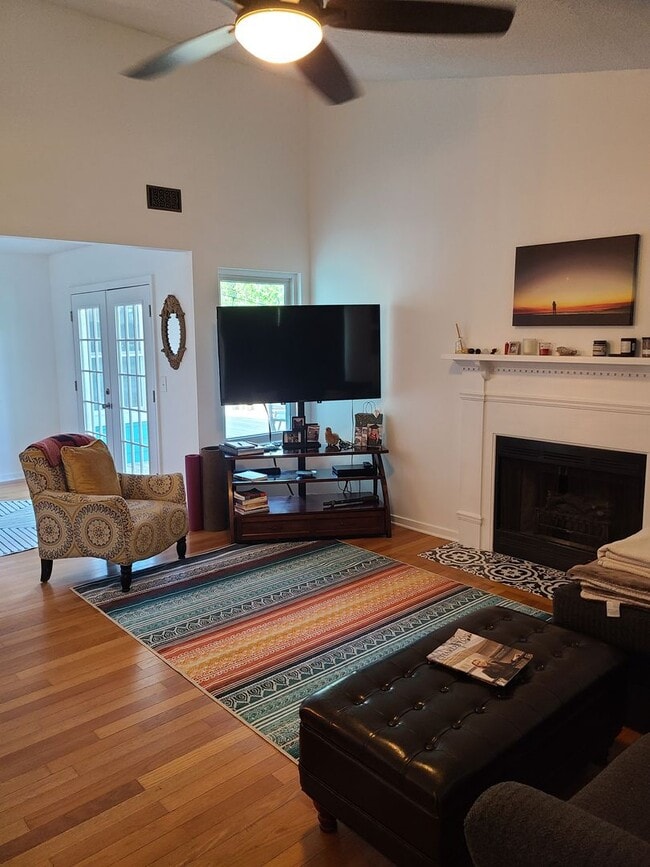 Building Photo - Cozy Home in Prime Location!