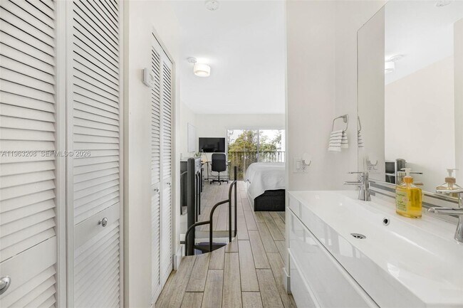 Building Photo - 7801 NE 4th Ct