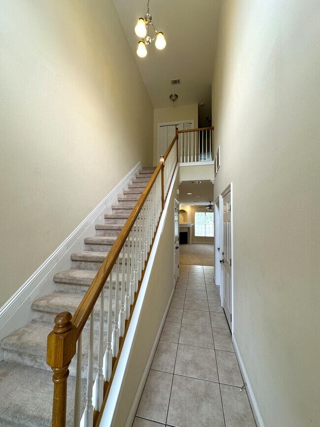 Building Photo - 413 Nathey Ave