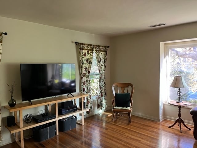 Building Photo - 2721 E Chevy Chase Dr