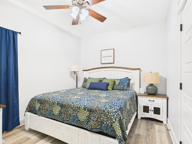 Building Photo - Centrally Located Furnished Home