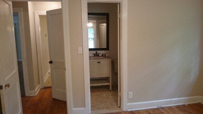 Building Photo - 2291 Kingsley Dr