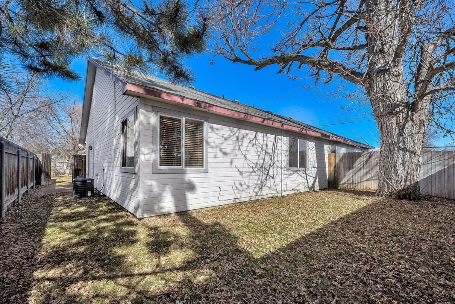 Building Photo - 1005 W Targee St