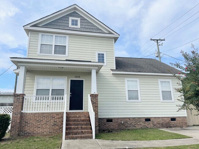 Primary Photo - Nice Home located in Rosewood area and clo...
