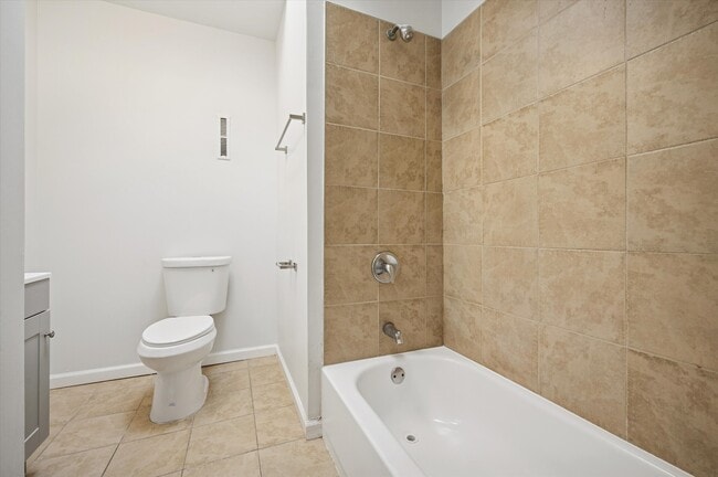 Building Photo - 5557 Matthews St