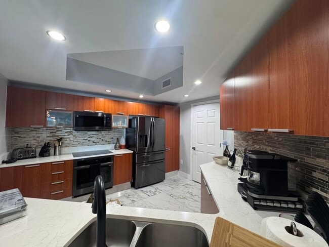 Building Photo - 2/2 in Marina Grande