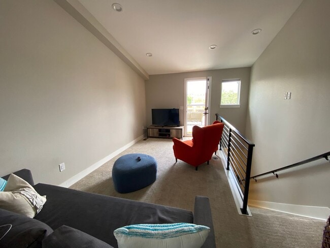Building Photo - Modern 2 Bed | 3.5 Bath Townhome with Bonu...