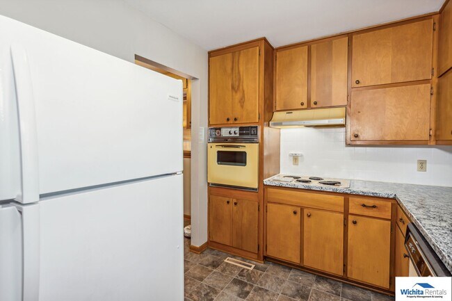 Building Photo - 8125 E Zimmerly St
