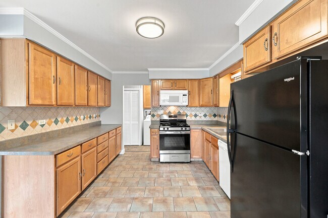 Building Photo - 1113 S Haddow Ave