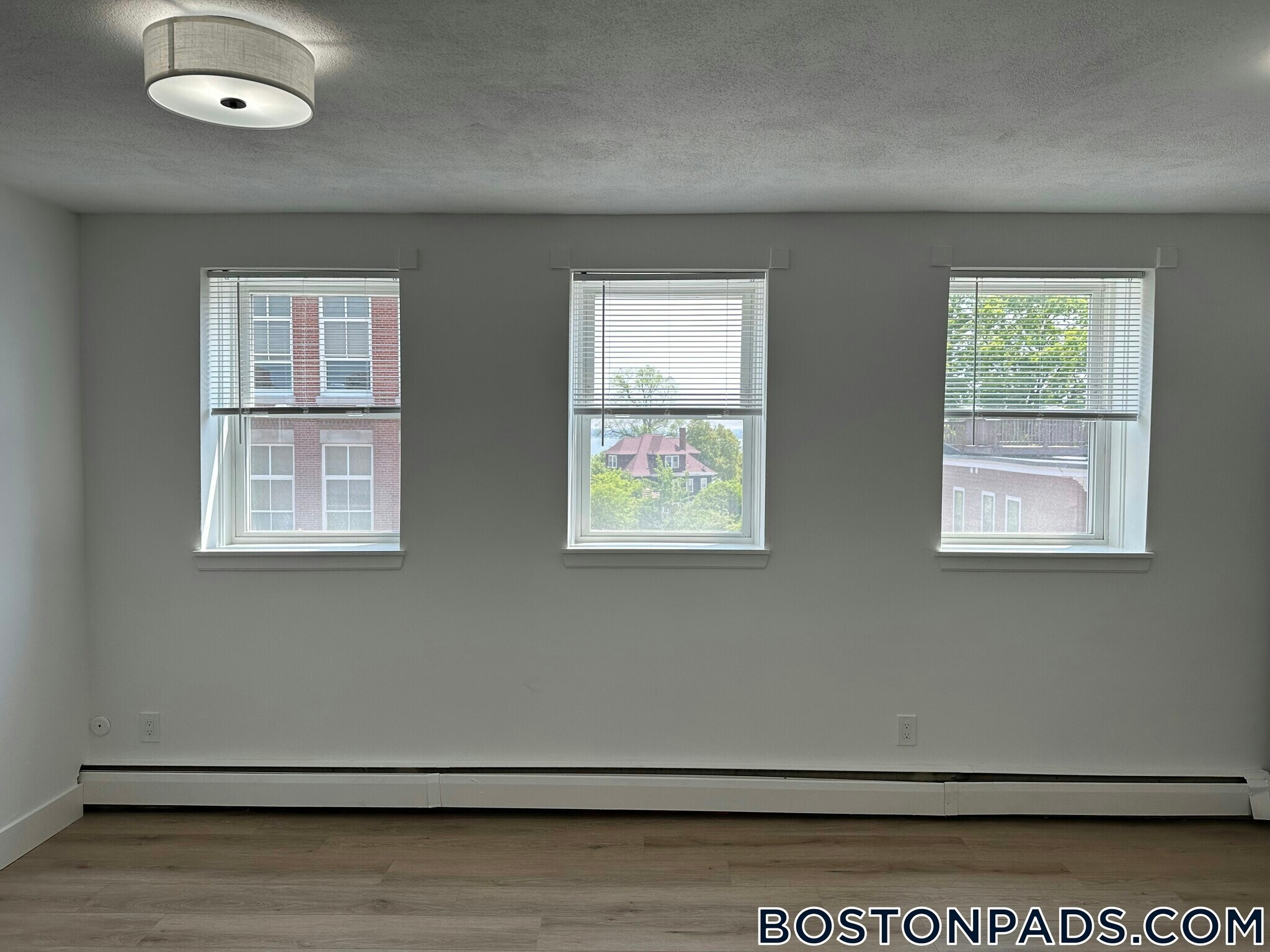 Building Photo - 740 E 7th St