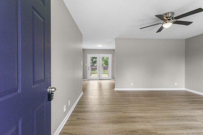 Building Photo - 931 Poppy Dr