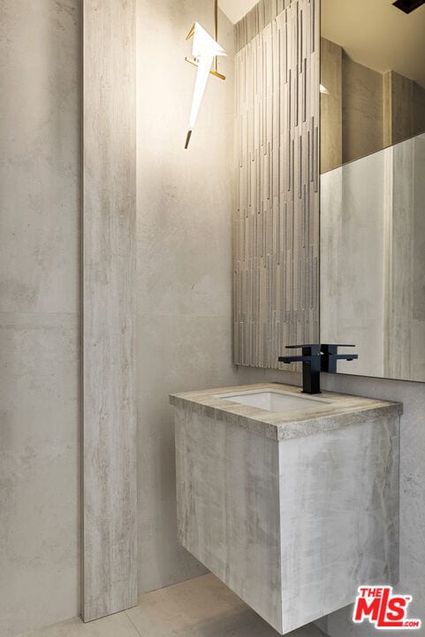 Building Photo - 1021 N Ogden Dr