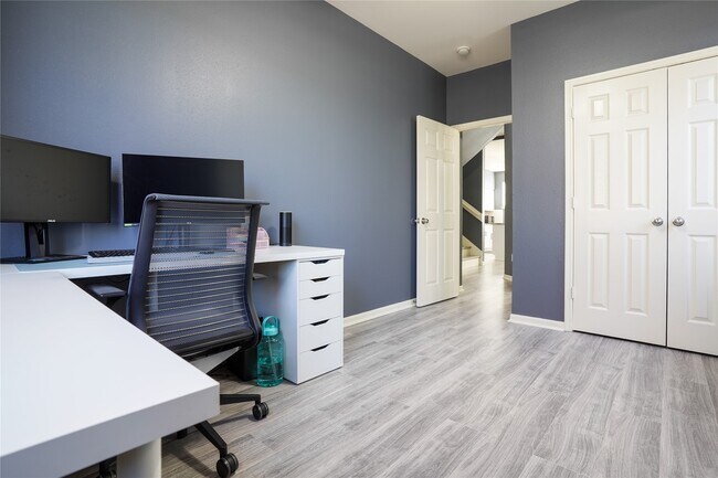 Building Photo - 6419 Waldron Dr
