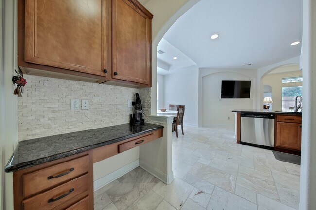 Building Photo - 102 Buck Trail Pl