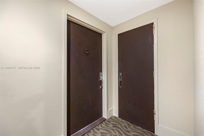 Building Photo - 1420 Brickell Bay Dr