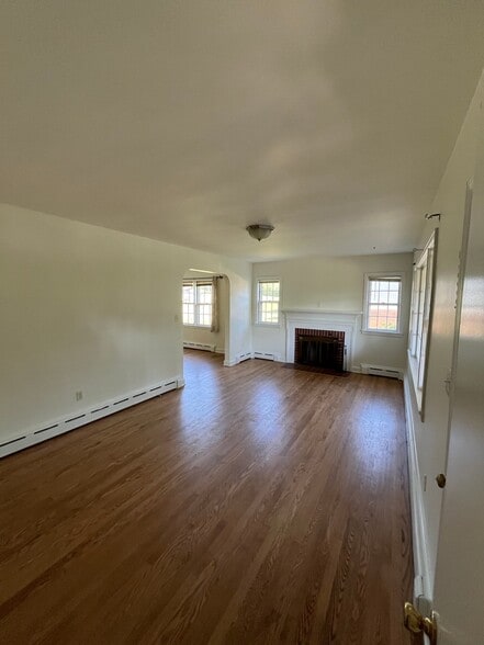 Building Photo - 625 N Willow St