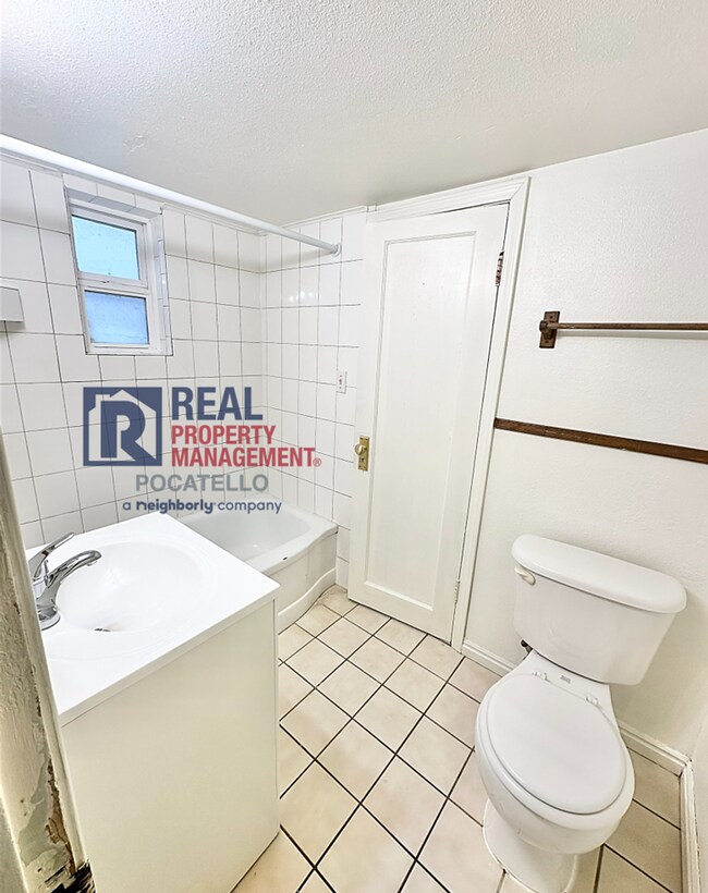 Building Photo - 159 S 11th Ave