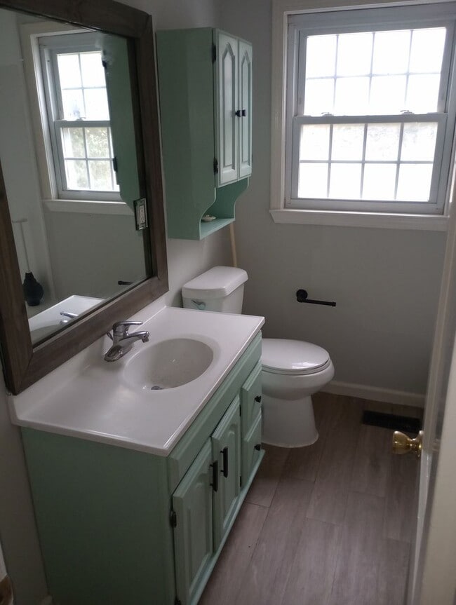 Building Photo - Nice 2 bedroom Home