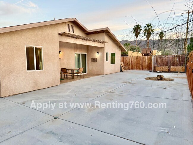 Building Photo - Gorgeous & Spacious 4 Bed Home