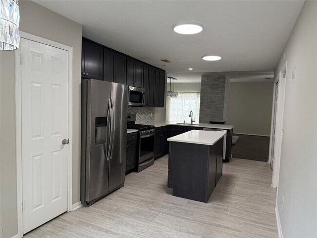 Building Photo - 75 E Village Knoll Cir