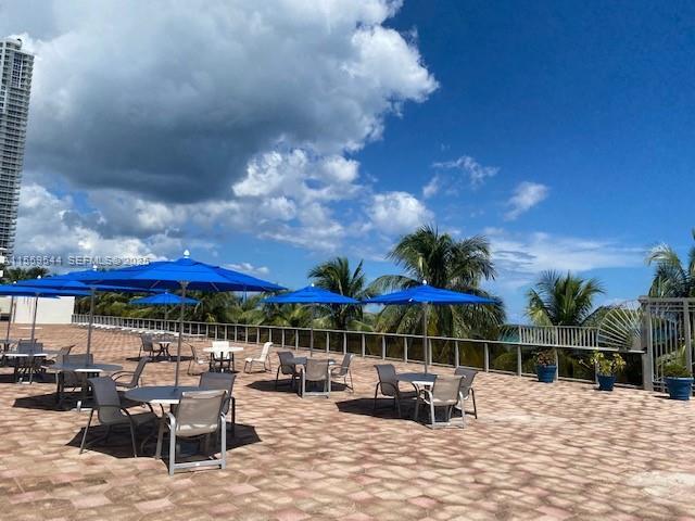 Building Photo - 6039 Collins Ave