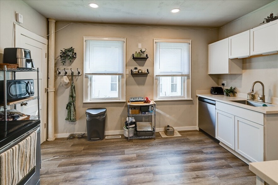 Building Photo - 205 S Fair Oaks Ave