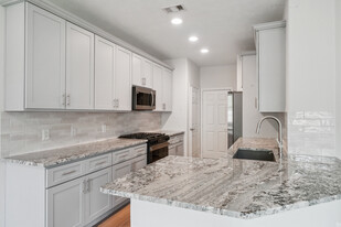 Building Photo - 10 Fairlee Ct