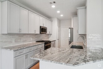 Building Photo - 10 Fairlee Ct