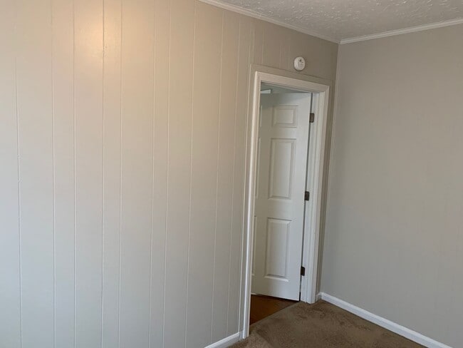 Building Photo - 2 Bedroom/1 Bath Cute Cottage across Bordon Park Kingsport, TN