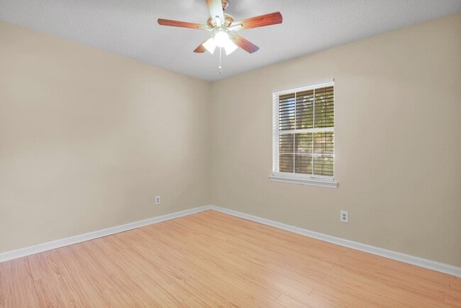 Building Photo - 8 N Nicholson Cir