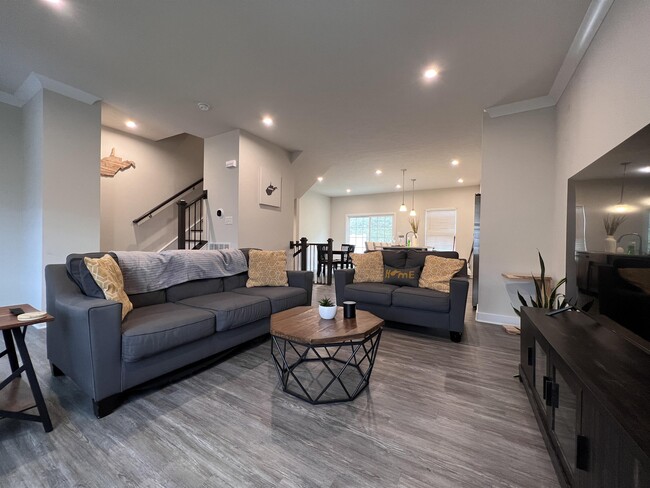 Building Photo - 217 Stonehurst Dr