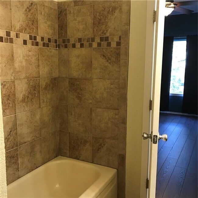 Building Photo - K669 - Croix #227