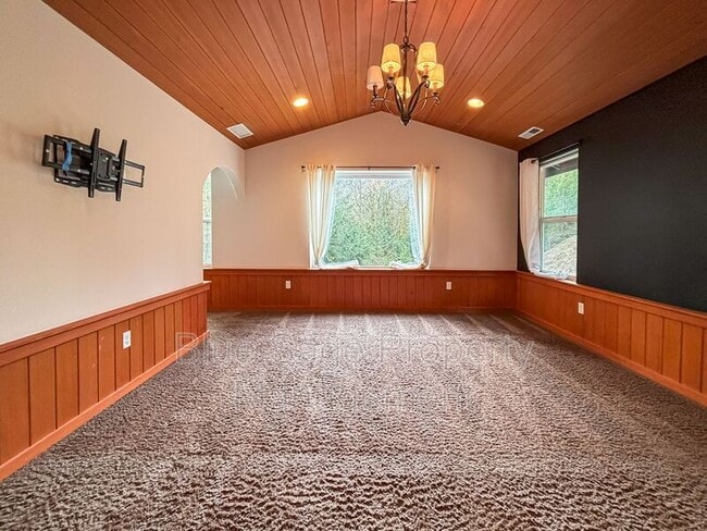 Building Photo - 241896 US-101