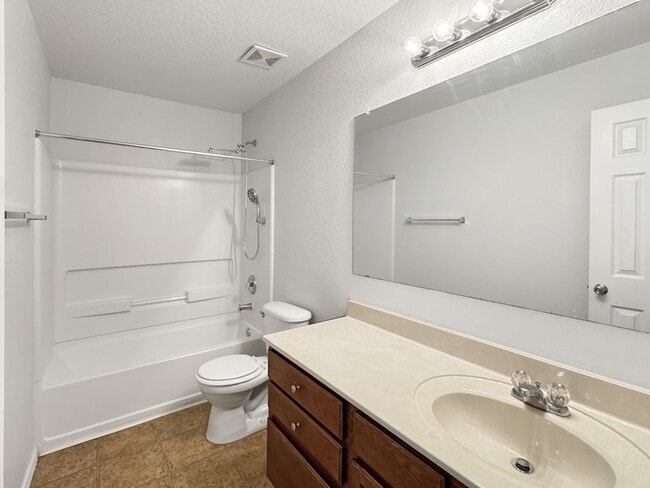 Building Photo - 8139 Ashwood Pointe