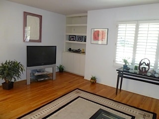 Living Room (Previous Tenant) - 14656 Morrison St